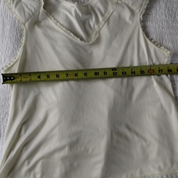 Vanity Fair Vintage Slip - Picture 7 of 8